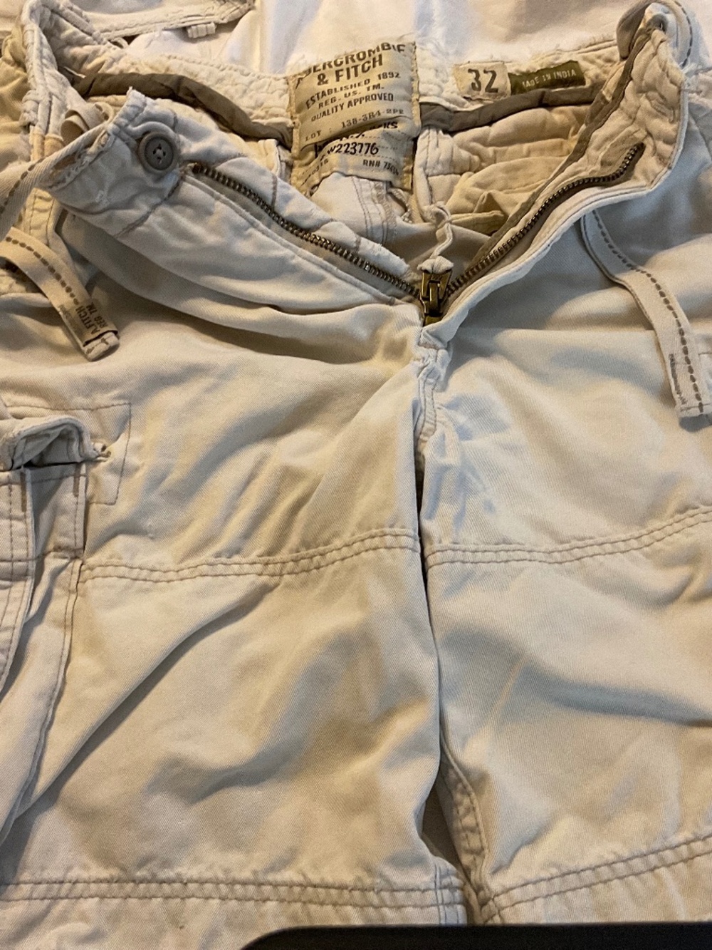 Abercrombie & Fitch Cargo Shorts Size 32 Stone